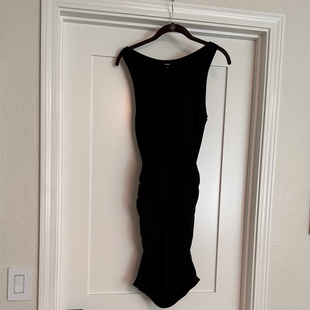 Monrow Classic Black Midi Dress